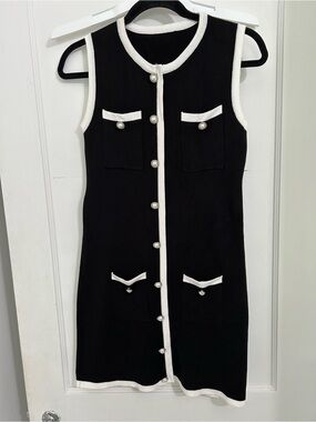 Commense Black & White Sleeveless Sweater Shift Dress